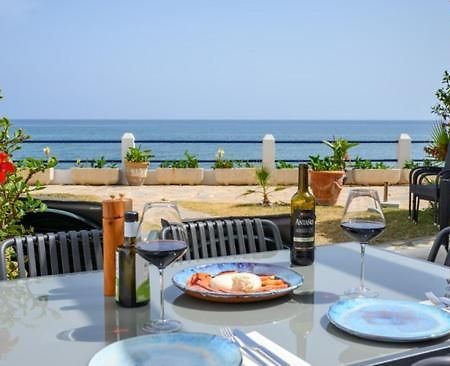 Sitio de Calahonda Newly Renovated 2 Bedroom Beachfront House מראה חיצוני תמונה