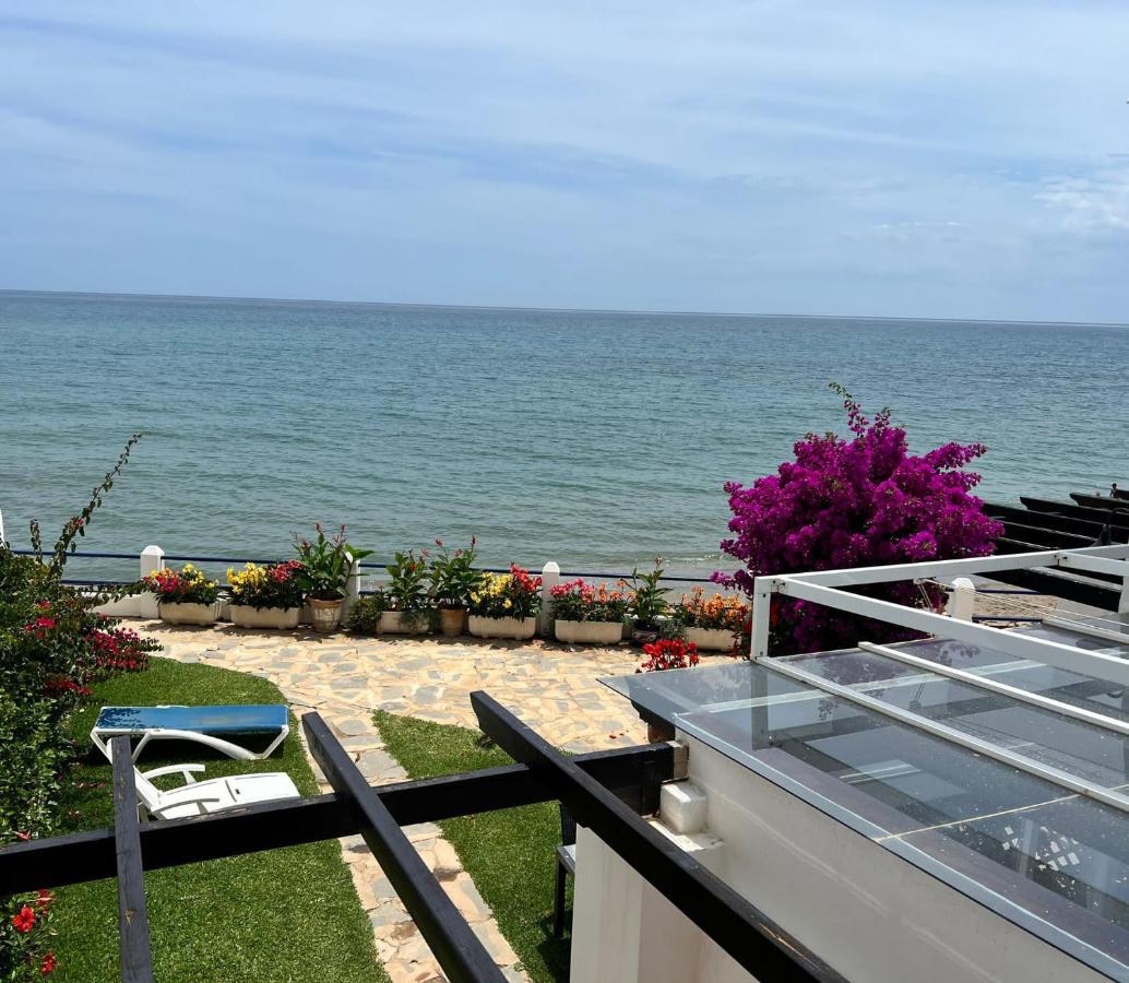 Sitio de Calahonda Newly Renovated 2 Bedroom Beachfront House מראה חיצוני תמונה