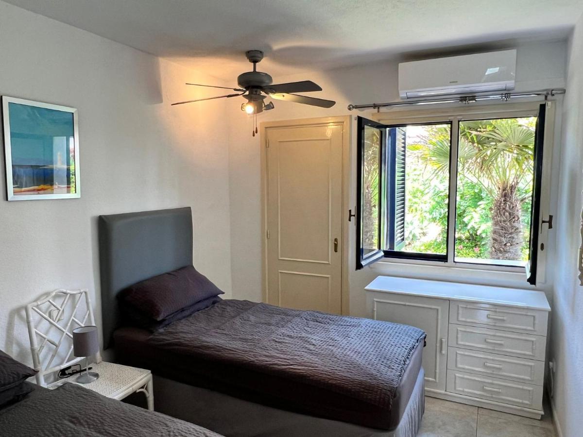 Sitio de Calahonda Newly Renovated 2 Bedroom Beachfront House מראה חיצוני תמונה