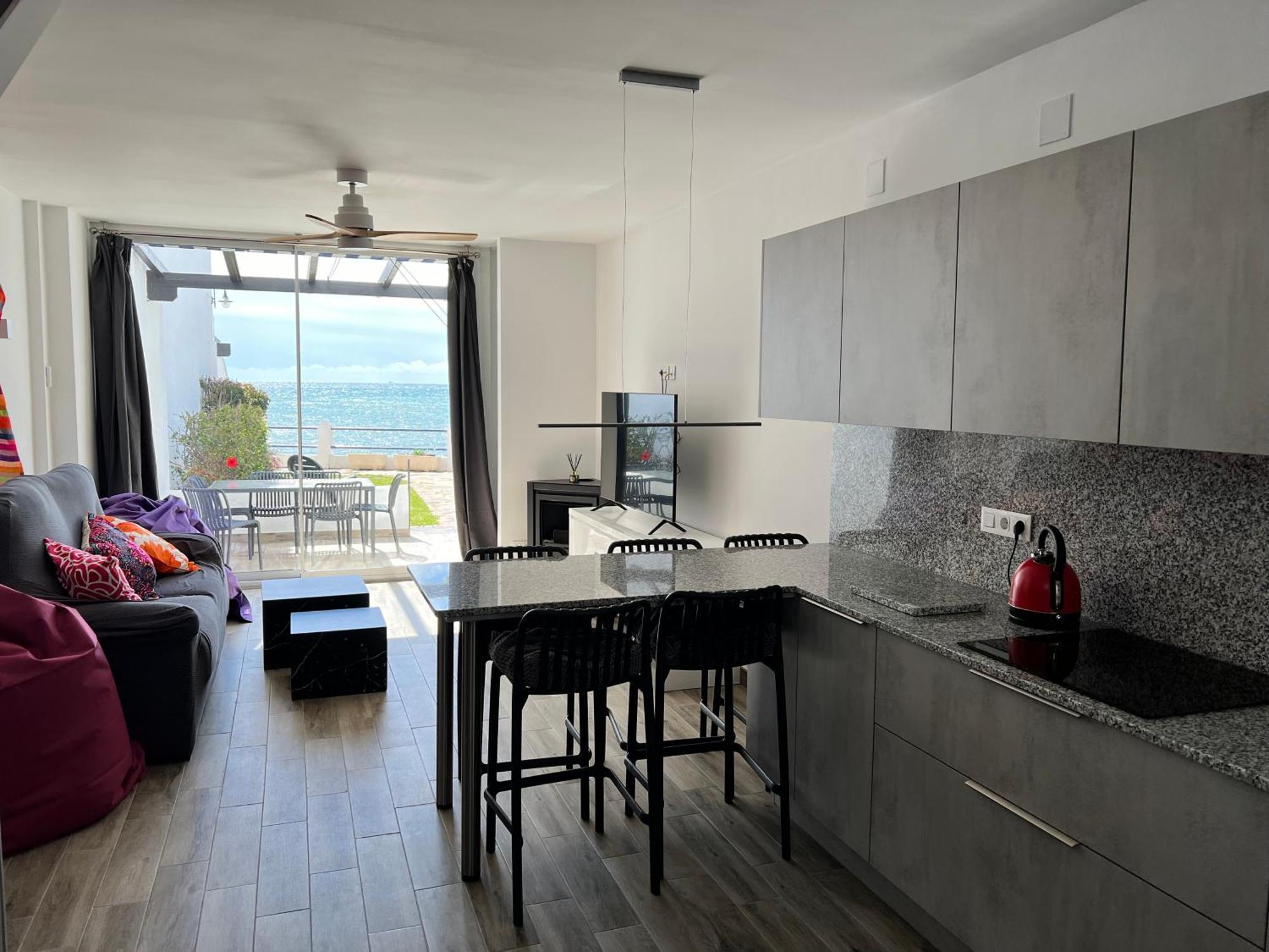 Sitio de Calahonda Newly Renovated 2 Bedroom Beachfront House מראה חיצוני תמונה