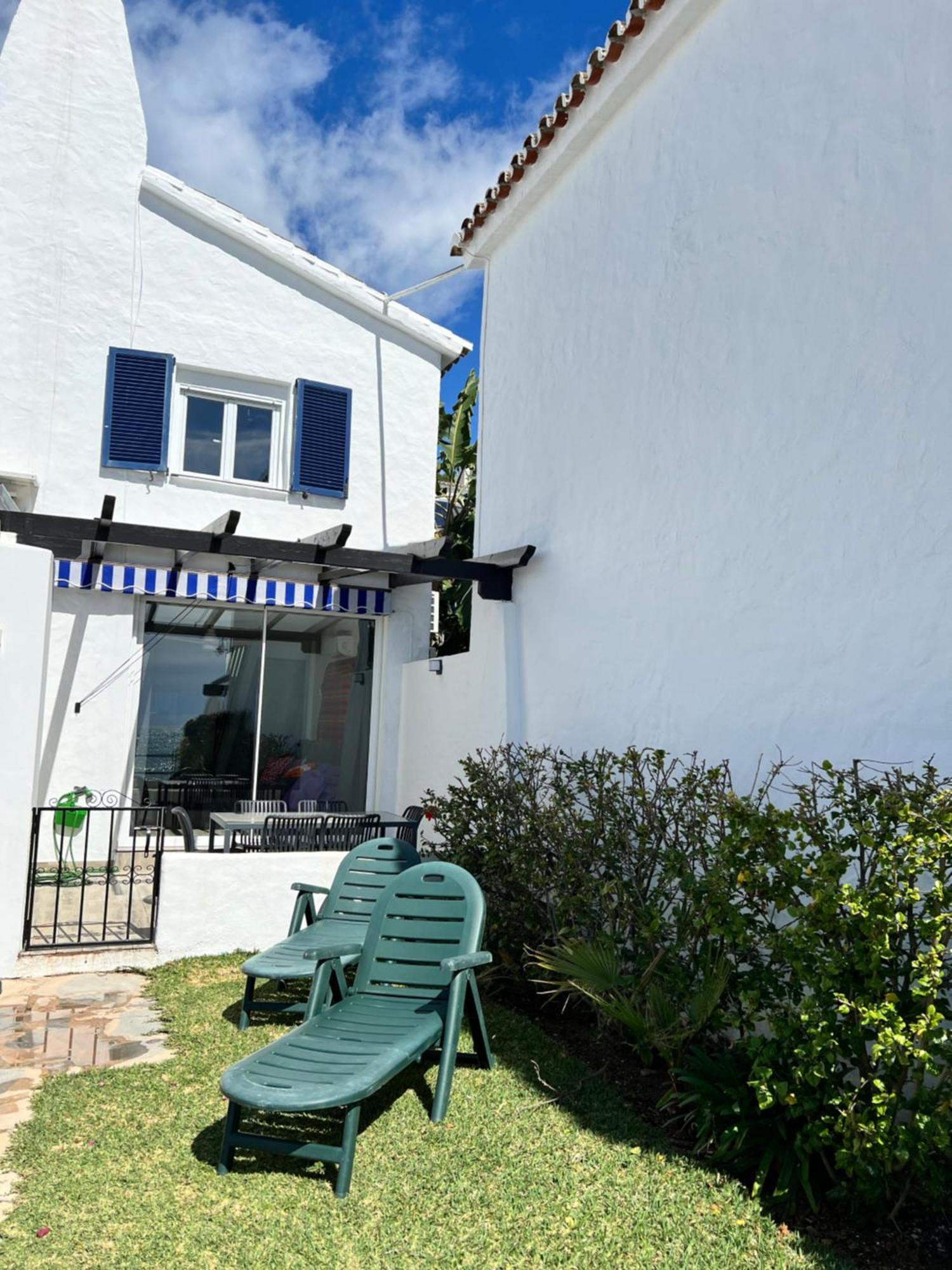 Sitio de Calahonda Newly Renovated 2 Bedroom Beachfront House מראה חיצוני תמונה