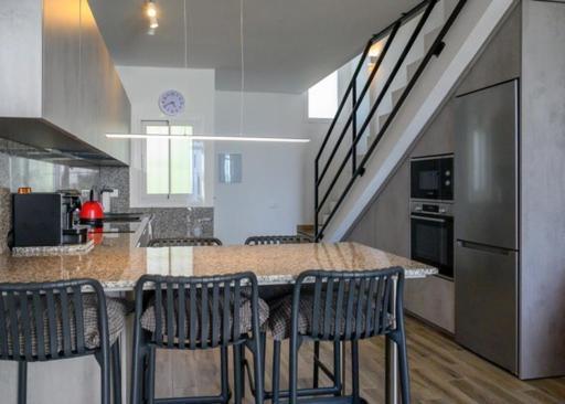 Sitio de Calahonda Newly Renovated 2 Bedroom Beachfront House מראה חיצוני תמונה